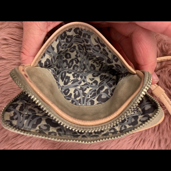 RARE Coach Poppy shimmery wristlet - Picture 11 of 15